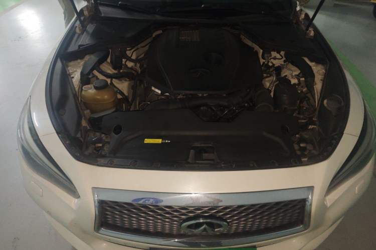 Used Infiniti Q50L 2015 2.0T Enjoyment Edition Engine Bay