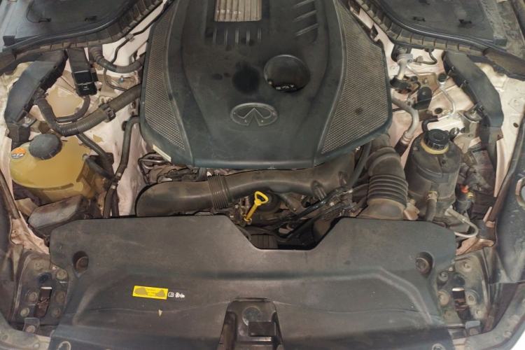 Used Infiniti Q50L 2015 2.0T Enjoyment Edition Engine Bay