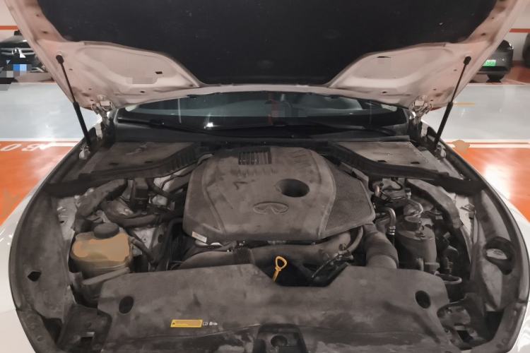 Used Infiniti Q50L 2015 2.0T Enjoyment Edition Engine Bay
