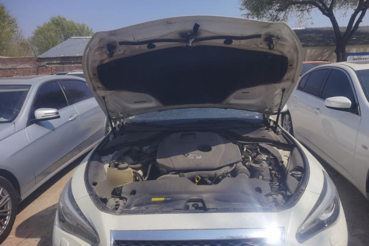 Used Infiniti Q50L 2015 2.0T Enjoyment Edition Engine Bay