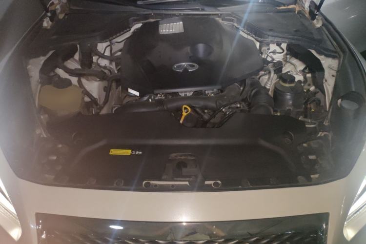 Used Infiniti Q50L 2015 2.0T Enjoyment Edition Engine Bay