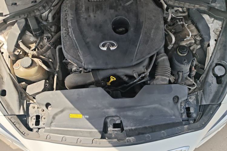 Used Infiniti Q50L 2015 2.0T Enjoyment Edition Engine Bay