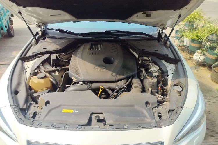 Used Infiniti Q50L 2015 2.0T Enjoyment Edition Engine Bay