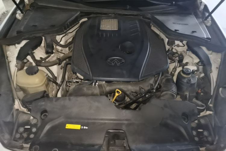 Used Infiniti Q50L 2015 2.0T Enjoyment Edition Engine Bay