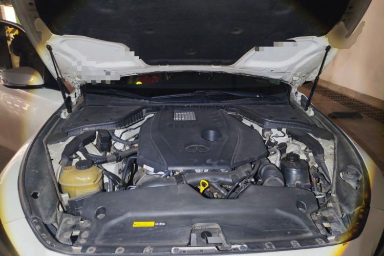 Used Infiniti Q50L 2015 2.0T Enjoyment Edition Engine Bay