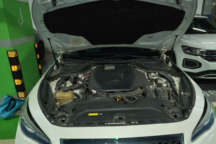 Used Infiniti Q50L 2015 2.0T Enjoyment Edition Engine Bay