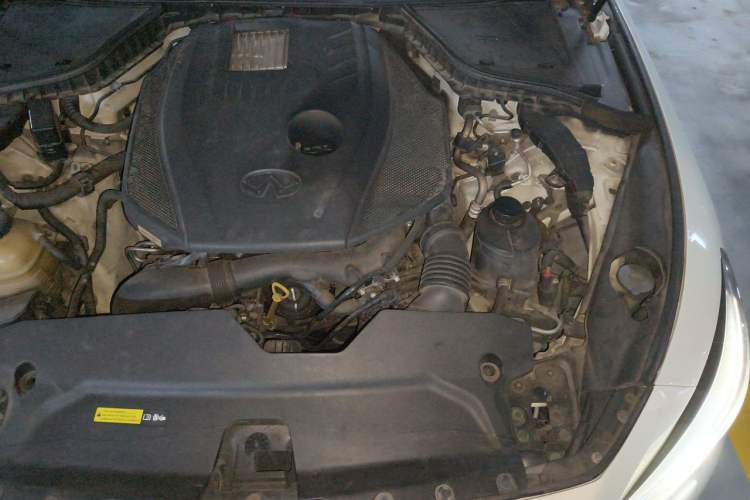 Used Infiniti Q50L 2015 2.0T Enjoyment Edition Engine Bay Left