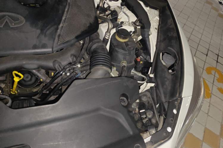 Used Infiniti Q50L 2015 2.0T Comfort Edition Engine Bay Left