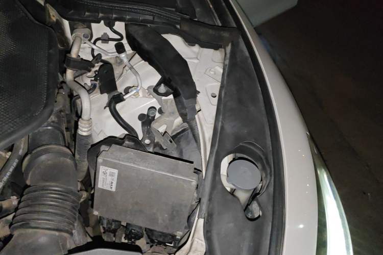 Used Infiniti Q50L 2015 2.0T Sport Edition Engine Bay Left