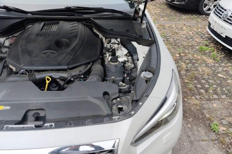 Used Infiniti Q50L 2015 2.0T Enjoyment Edition Engine Bay Left