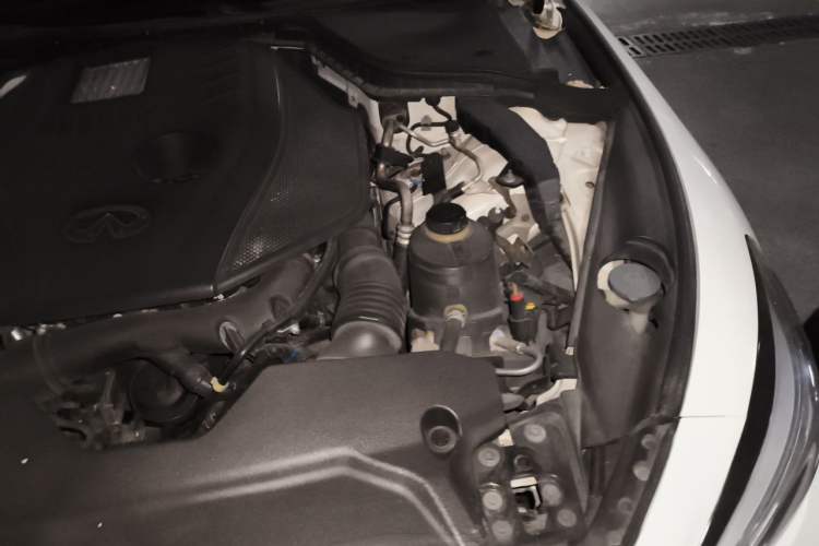 Used Infiniti Q50L 2015 2.0T Enjoyment Edition Engine Bay Left