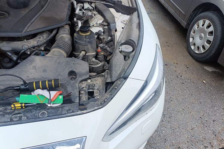 Used Infiniti Q50L 2015 2.0T Enjoyment Edition Engine Bay Left