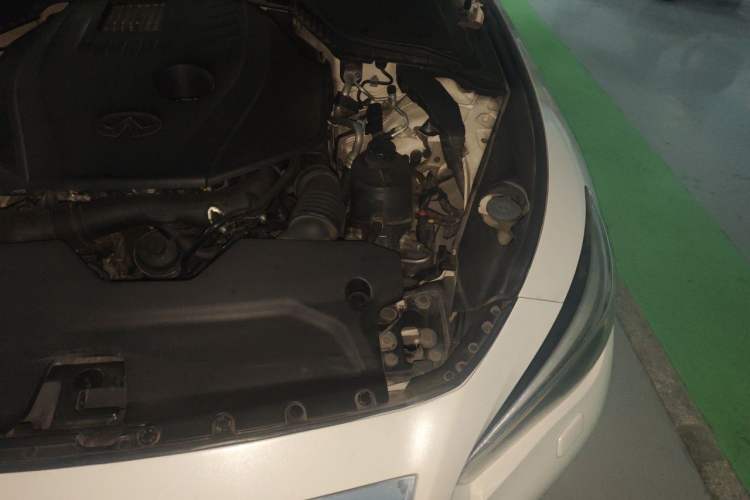 Used Infiniti Q50L 2015 2.0T Enjoyment Edition Engine Bay Left