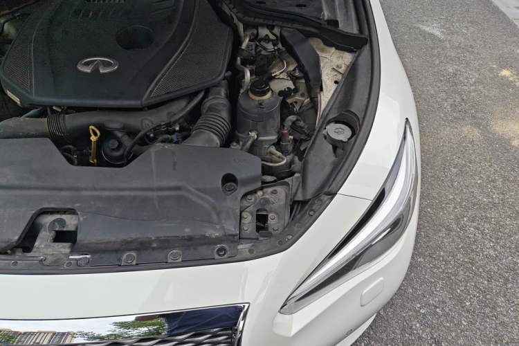 Used Infiniti Q50L 2015 2.0T Enjoyment Edition Engine Bay Left