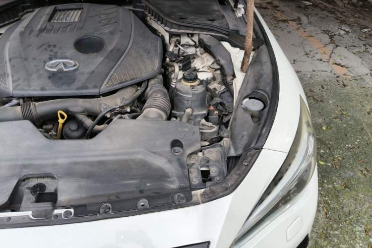 Used Infiniti Q50L 2015 2.0T Enjoyment Edition Engine Bay Left
