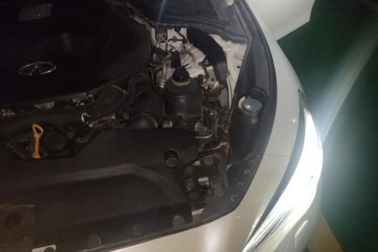 Used Infiniti Q50L 2015 2.0T Enjoyment Edition Engine Bay Left