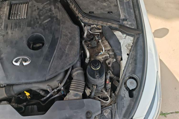 Used Infiniti Q50L 2015 2.0T Enjoyment Edition Engine Bay Left