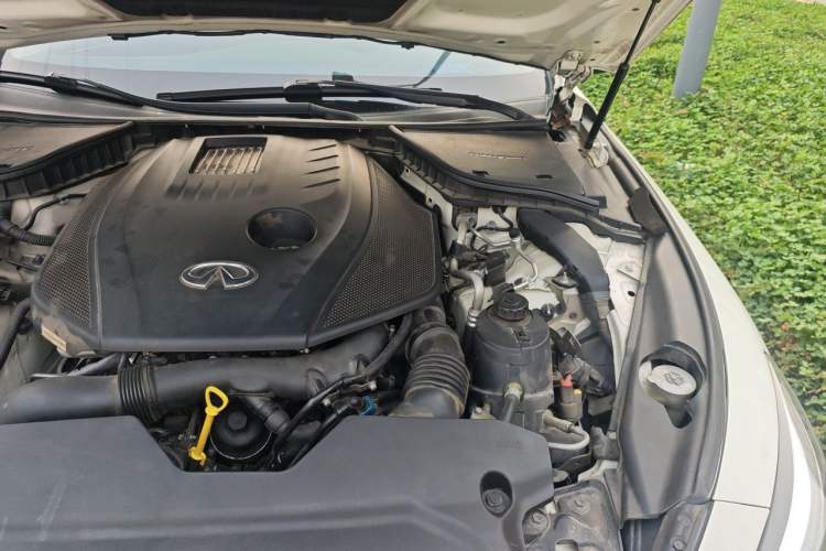 Used Infiniti Q50L 2015 2.0T Luxury Edition Engine Bay Left