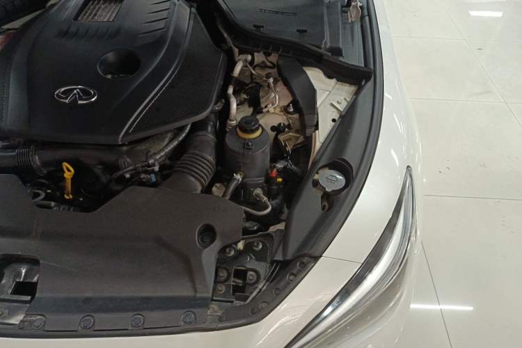 Used Infiniti Q50L 2015 2.0T Luxury Edition Engine Bay Left