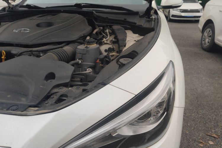 Used Infiniti Q50L 2015 2.0T Enjoyment Edition Engine Bay Left
