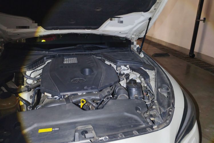 Used Infiniti Q50L 2015 2.0T Enjoyment Edition Engine Bay Left
