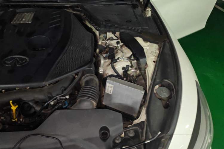 Used Infiniti Q50L 2015 2.0T Sport Edition Engine Bay Left