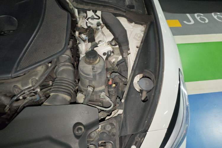 Used Infiniti Q50L 2015 2.0T Enjoyment Edition Engine Bay Left