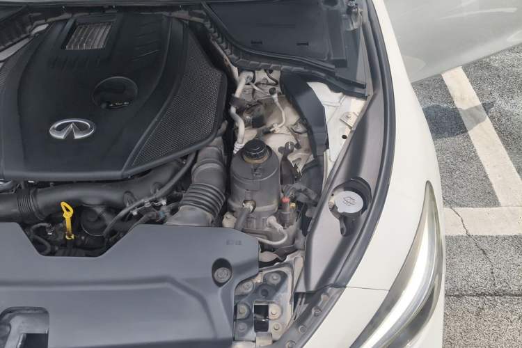 Used Infiniti Q50L 2015 2.0T Enjoyment Edition Engine Bay Left