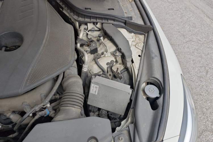 Used Infiniti Q50L 2015 2.0T Sport Edition Engine Bay Left