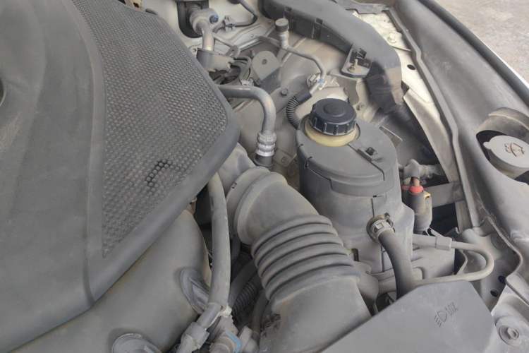 Used Infiniti Q50L 2015 2.0T Enjoyment Edition Engine Bay Left