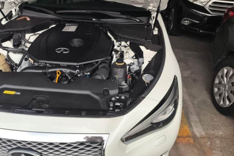 Used Infiniti Q50L 2015 2.0T Enjoyment Edition Engine Bay Left