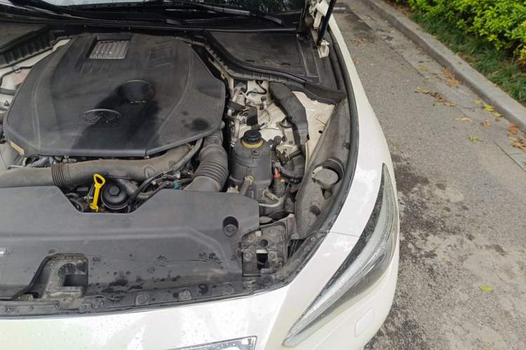 Used Infiniti Q50L 2015 2.0T Enjoyment Edition Engine Bay Left