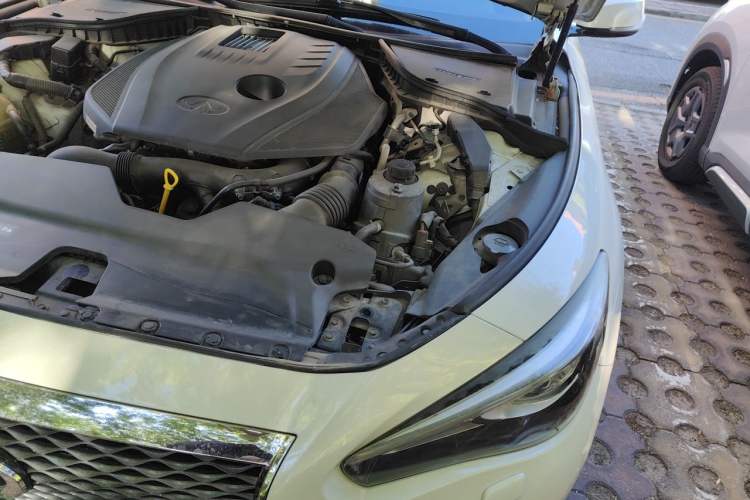 Used Infiniti Q50L 2015 2.0T Enjoyment Edition Engine Bay Left