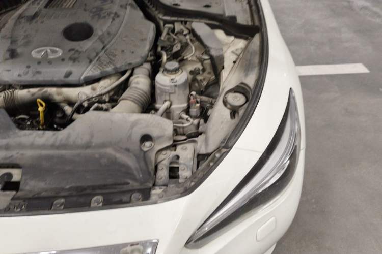 Used Infiniti Q50L 2015 2.0T Enjoyment Edition Engine Bay Left