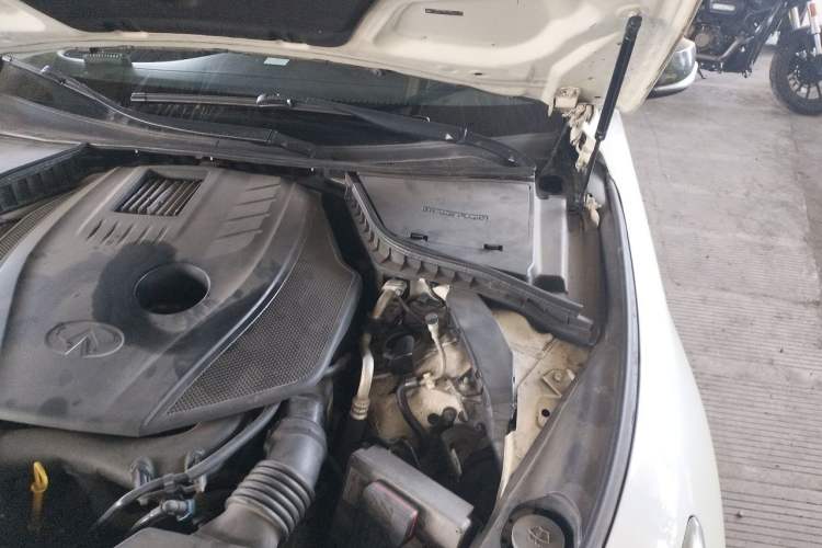 Used Infiniti Q50L 2015 2.0T Sport Edition Engine Bay Left