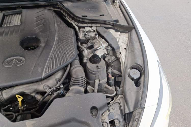 Used Infiniti Q50L 2015 2.0T Enjoyment Edition Engine Bay Left