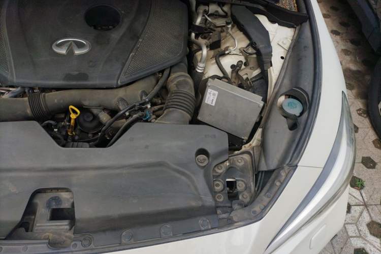 Used Infiniti Q50L 2015 2.0T Sport Edition Engine Bay Left