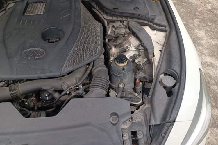 Used Infiniti Q50L 2015 2.0T Enjoyment Edition Engine Bay Left