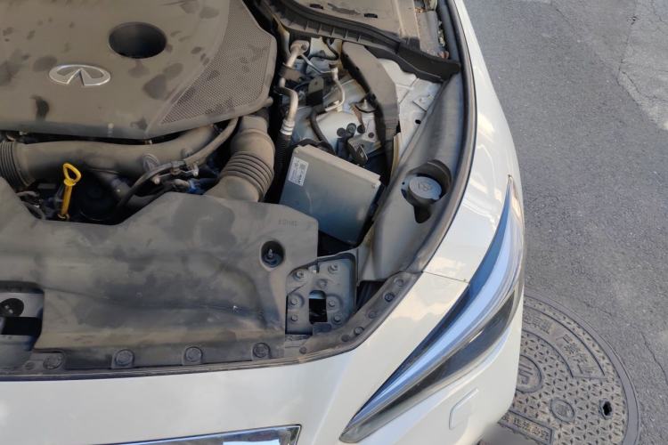 Used Infiniti Q50L 2015 2.0T Sport Edition Engine Bay Left