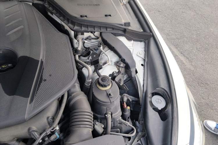 Used Infiniti Q50L 2015 2.0T Enjoyment Edition Engine Bay Left