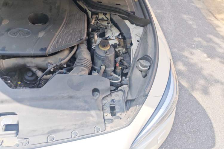 Used Infiniti Q50L 2015 2.0T Enjoyment Edition Engine Bay Left