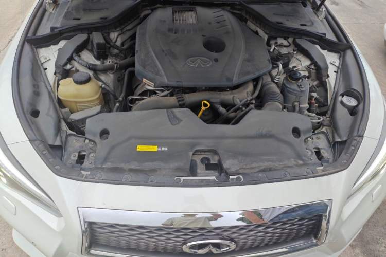 Used Infiniti Q50L 2015 2.0T Enjoyment Edition Engine Bay