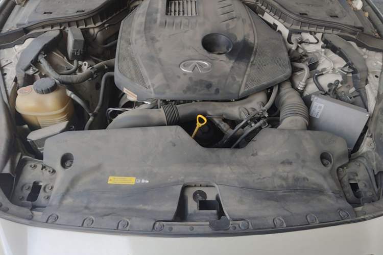 Used Infiniti Q50L 2015 2.0T Luxury Sport Edition Engine Bay