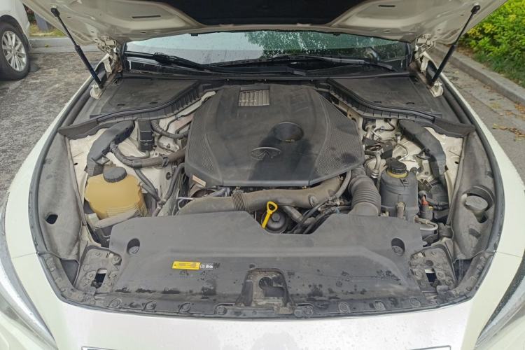 Used Infiniti Q50L 2015 2.0T Enjoyment Edition Engine Bay