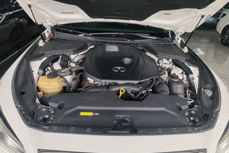 Used Infiniti Q50L 2015 2.0T Enjoyment Edition Engine Bay
