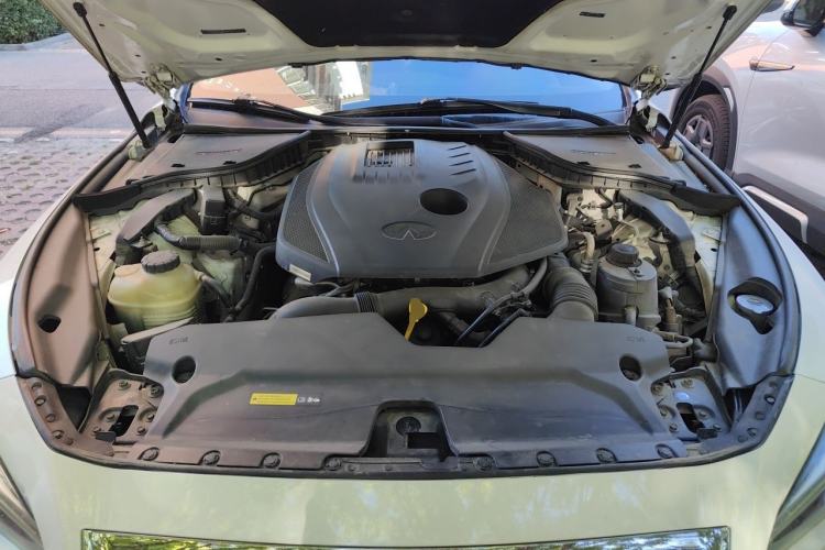 Used Infiniti Q50L 2015 2.0T Enjoyment Edition Engine Bay