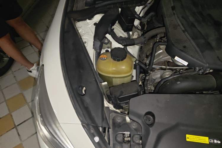 Used Infiniti Q50L 2015 2.0T Comfort Edition Engine Bay Right