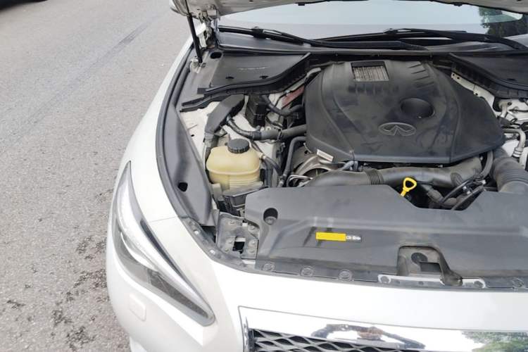 Used Infiniti Q50L 2015 2.0T Enjoyment Edition Engine Bay Right
