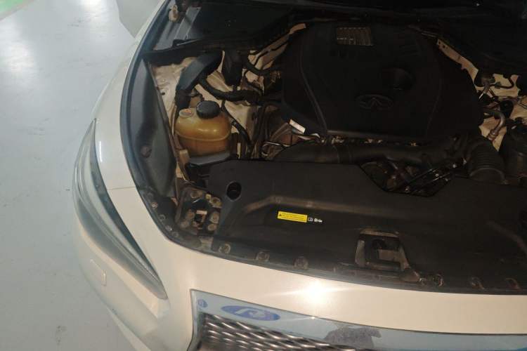 Used Infiniti Q50L 2015 2.0T Enjoyment Edition Engine Bay Right