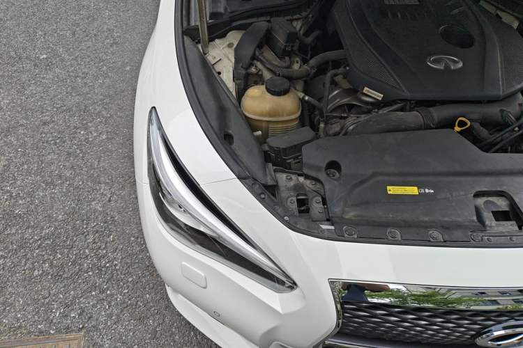 Used Infiniti Q50L 2015 2.0T Enjoyment Edition Engine Bay Right